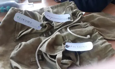 11.a,11.c un 12.c klases skolēni apgūst pilsoniskās līdzdalības prasmes izlaušanās spēlē “Demokrātija 2084”