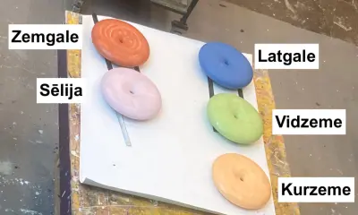 Ģimnāzijā apglezno "Pērles" skolēnu Dziesmu svētkiem