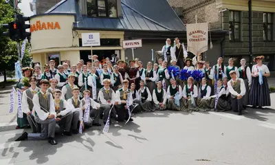Kora “Ritums” dalībnieki dalās atmiņās par piedzīvoto dziesmu un deju svētkos.