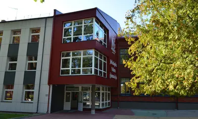 Par skolu
