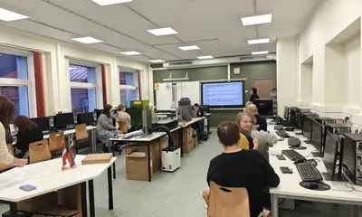 Pedagogi izglītojas programmā “Izglītības tehnoloģiju un radošuma sintēze STEAM jomā”