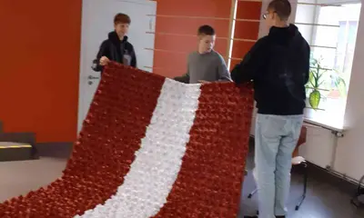 Rožu karogs Latvijai