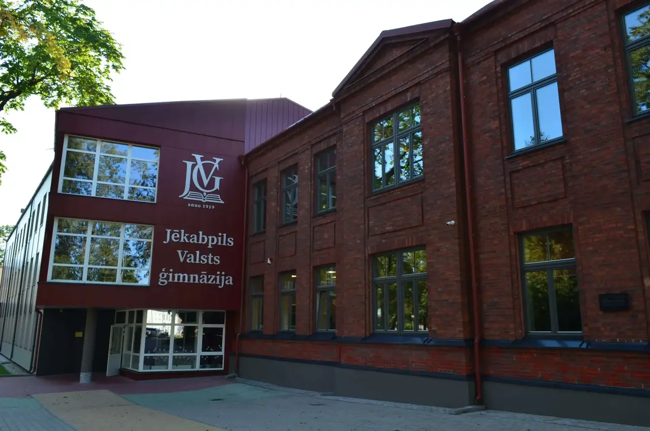 Fotogrāfija demostrējoša skolu 1